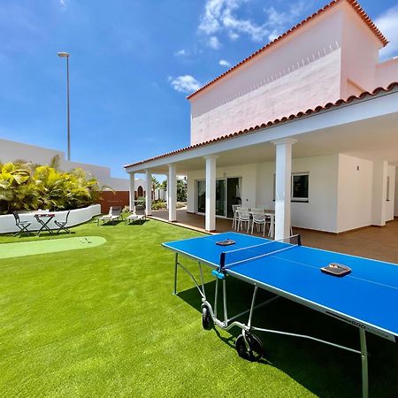 Villa Amorio A Spacious Modern Getaway With A Private Heated Pool & Sea Views Costa Adeje  Eksteriør bilde