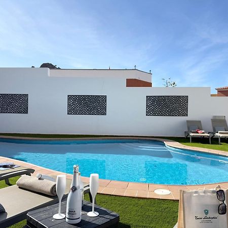 Villa Amorio A Spacious Modern Getaway With A Private Heated Pool & Sea Views Costa Adeje  Eksteriør bilde
