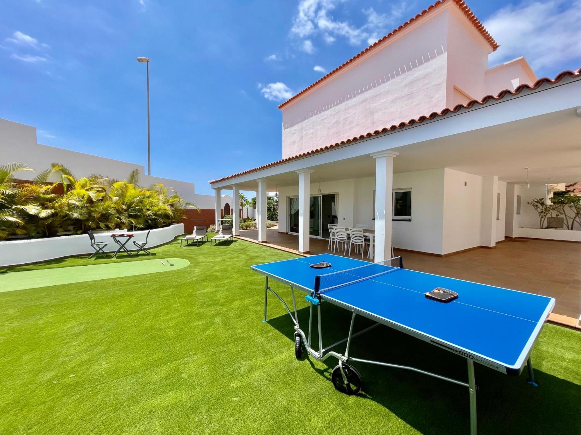 Villa Amorio A Spacious Modern Getaway With A Private Heated Pool & Sea Views Costa Adeje  Eksteriør bilde