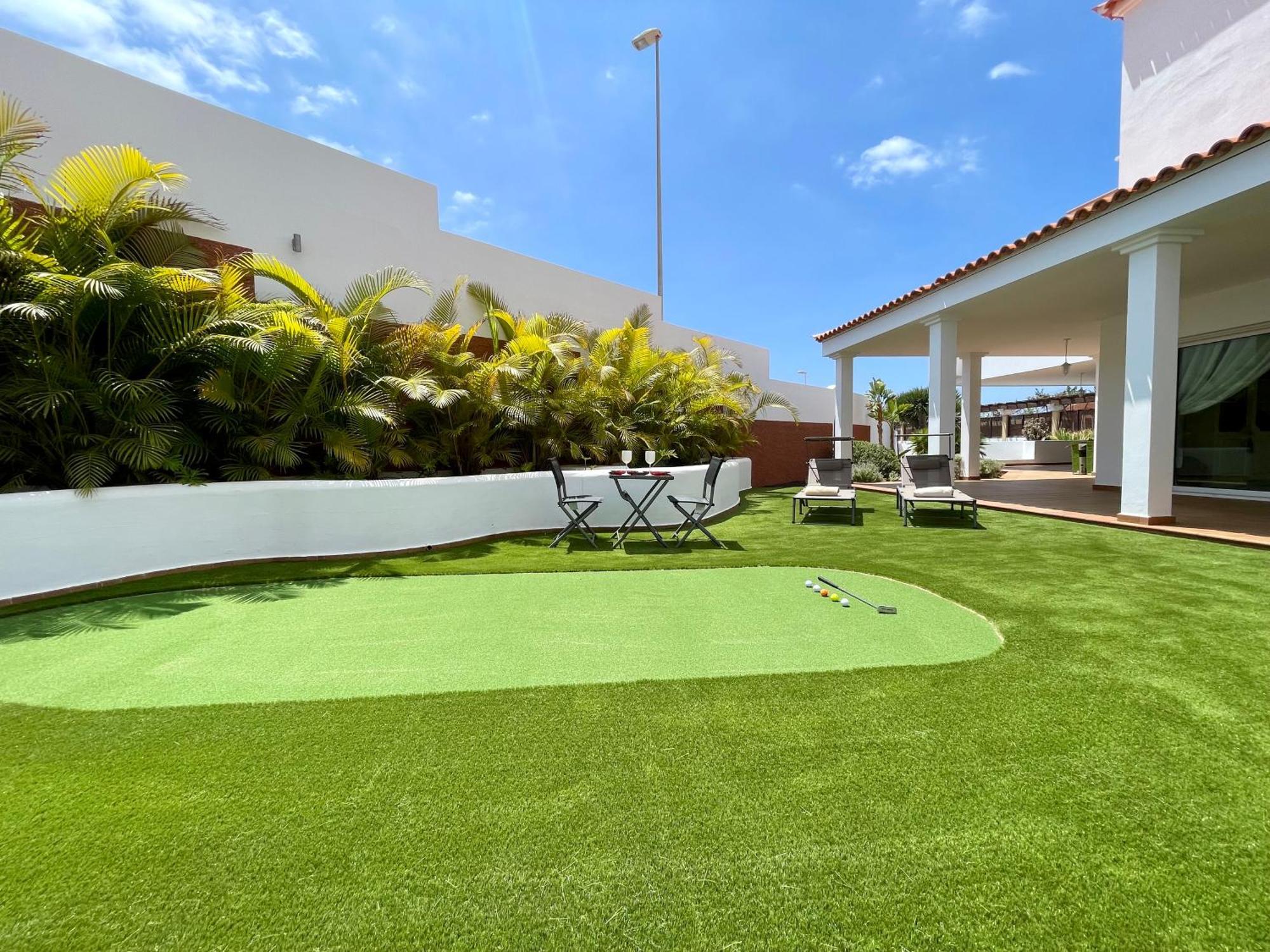 Villa Amorio A Spacious Modern Getaway With A Private Heated Pool & Sea Views Costa Adeje  Eksteriør bilde