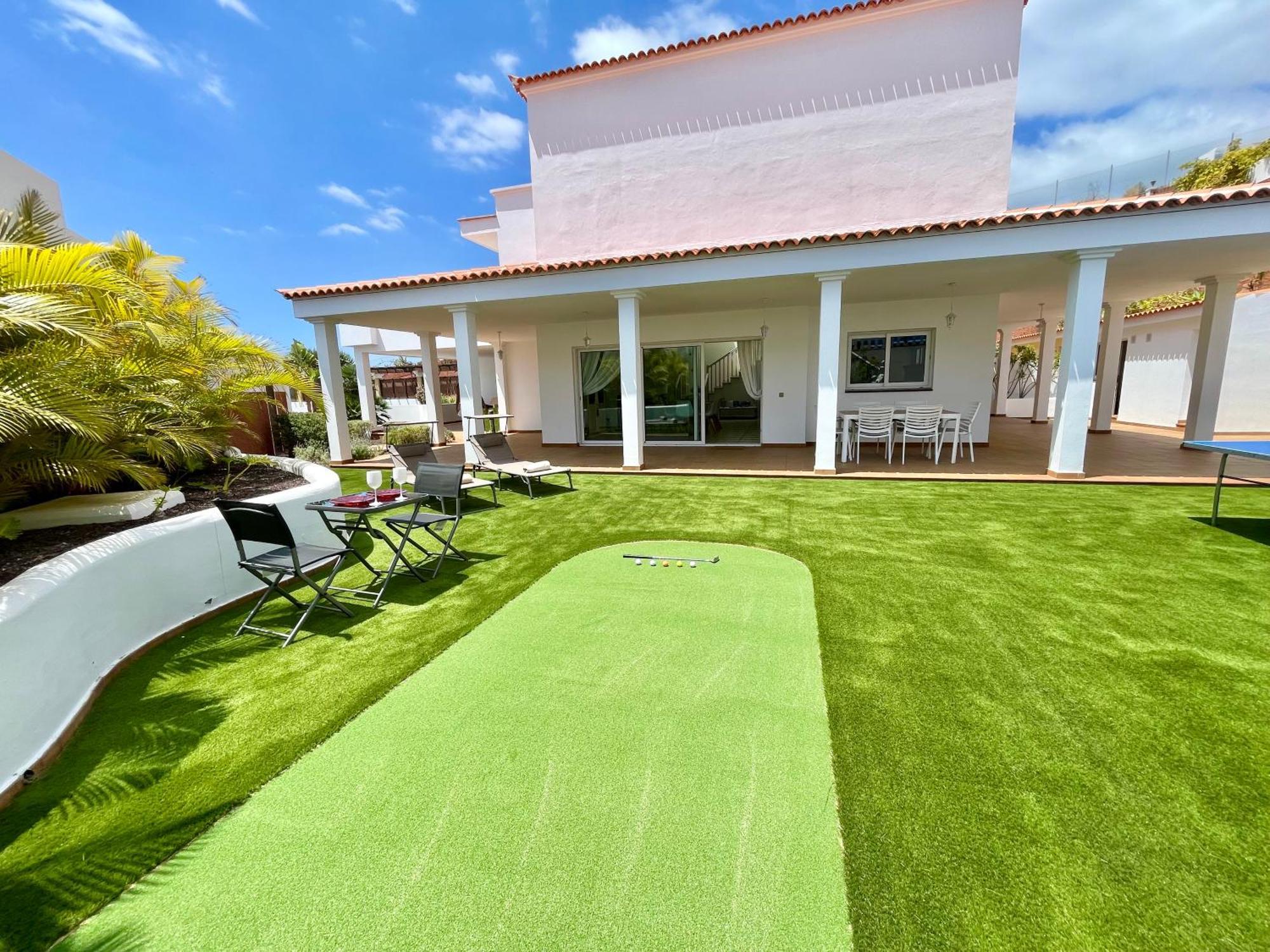 Villa Amorio A Spacious Modern Getaway With A Private Heated Pool & Sea Views Costa Adeje  Eksteriør bilde