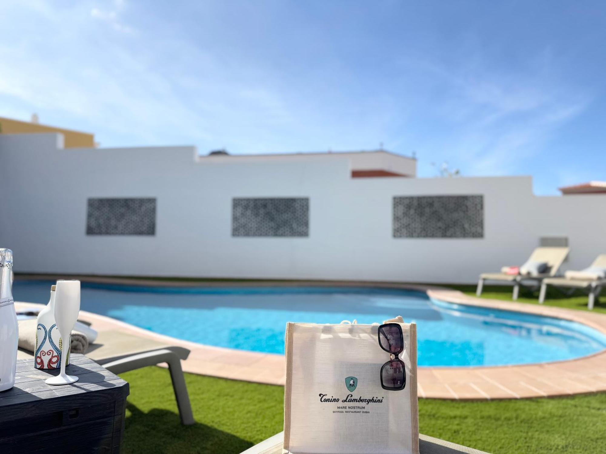 Villa Amorio A Spacious Modern Getaway With A Private Heated Pool & Sea Views Costa Adeje  Eksteriør bilde