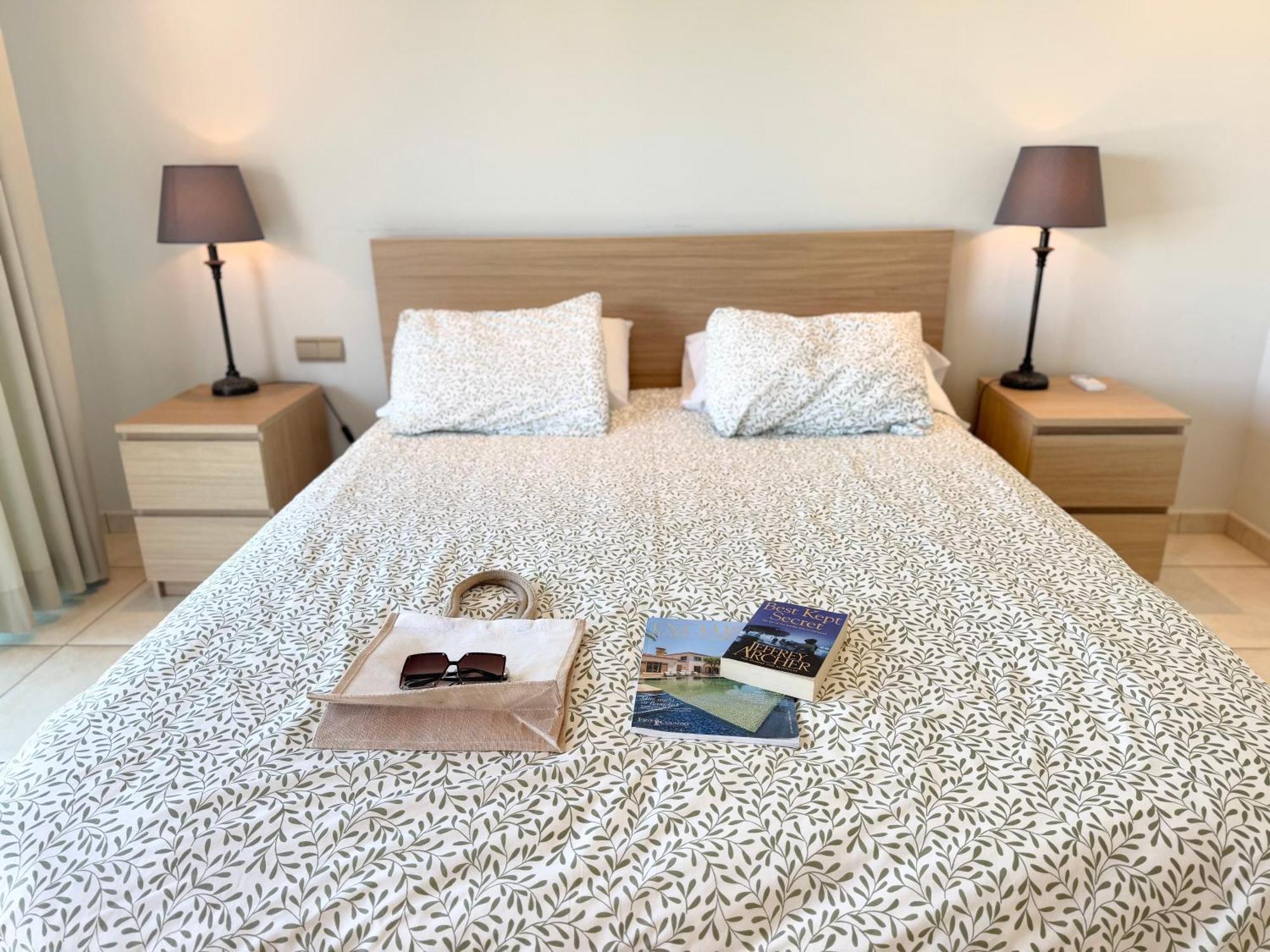 Villa Amorio A Spacious Modern Getaway With A Private Heated Pool & Sea Views Costa Adeje  Eksteriør bilde