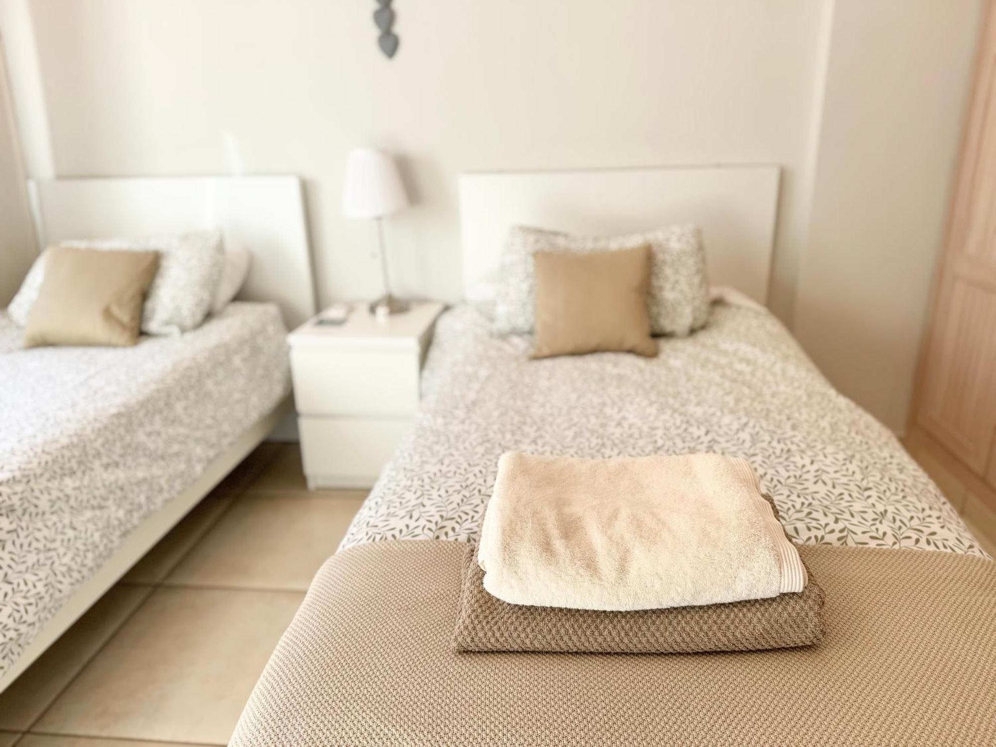 Villa Amorio A Spacious Modern Getaway With A Private Heated Pool & Sea Views Costa Adeje  Eksteriør bilde