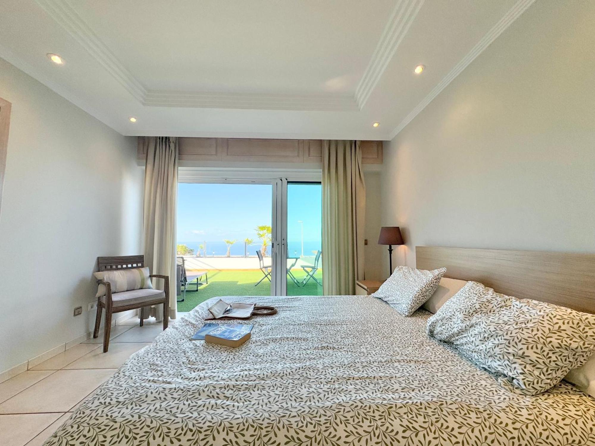 Villa Amorio A Spacious Modern Getaway With A Private Heated Pool & Sea Views Costa Adeje  Eksteriør bilde