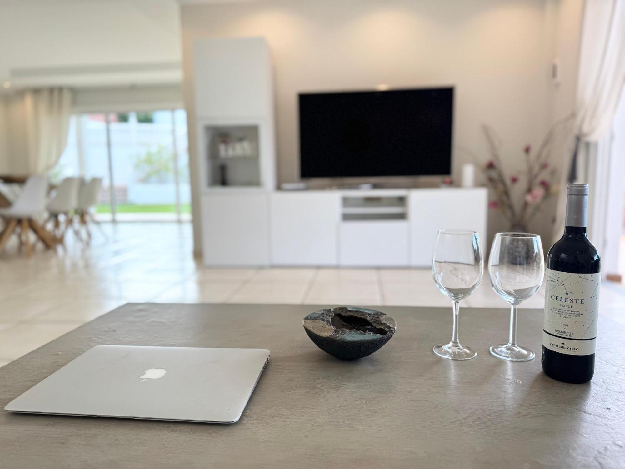Villa Amorio A Spacious Modern Getaway With A Private Heated Pool & Sea Views Costa Adeje  Eksteriør bilde