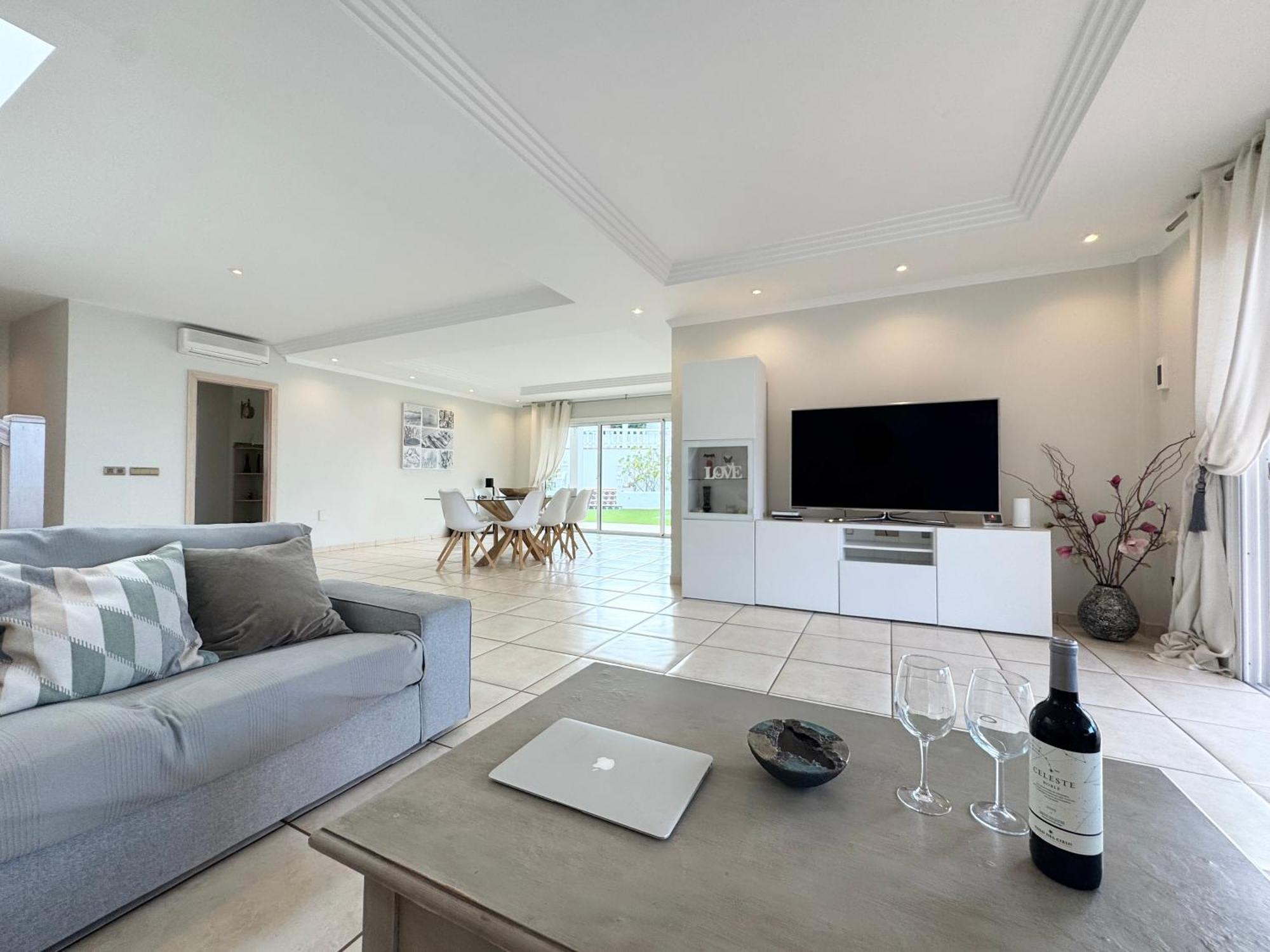 Villa Amorio A Spacious Modern Getaway With A Private Heated Pool & Sea Views Costa Adeje  Eksteriør bilde